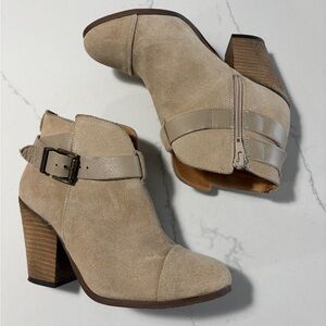Elegant Beige Heeled Ankle Boots